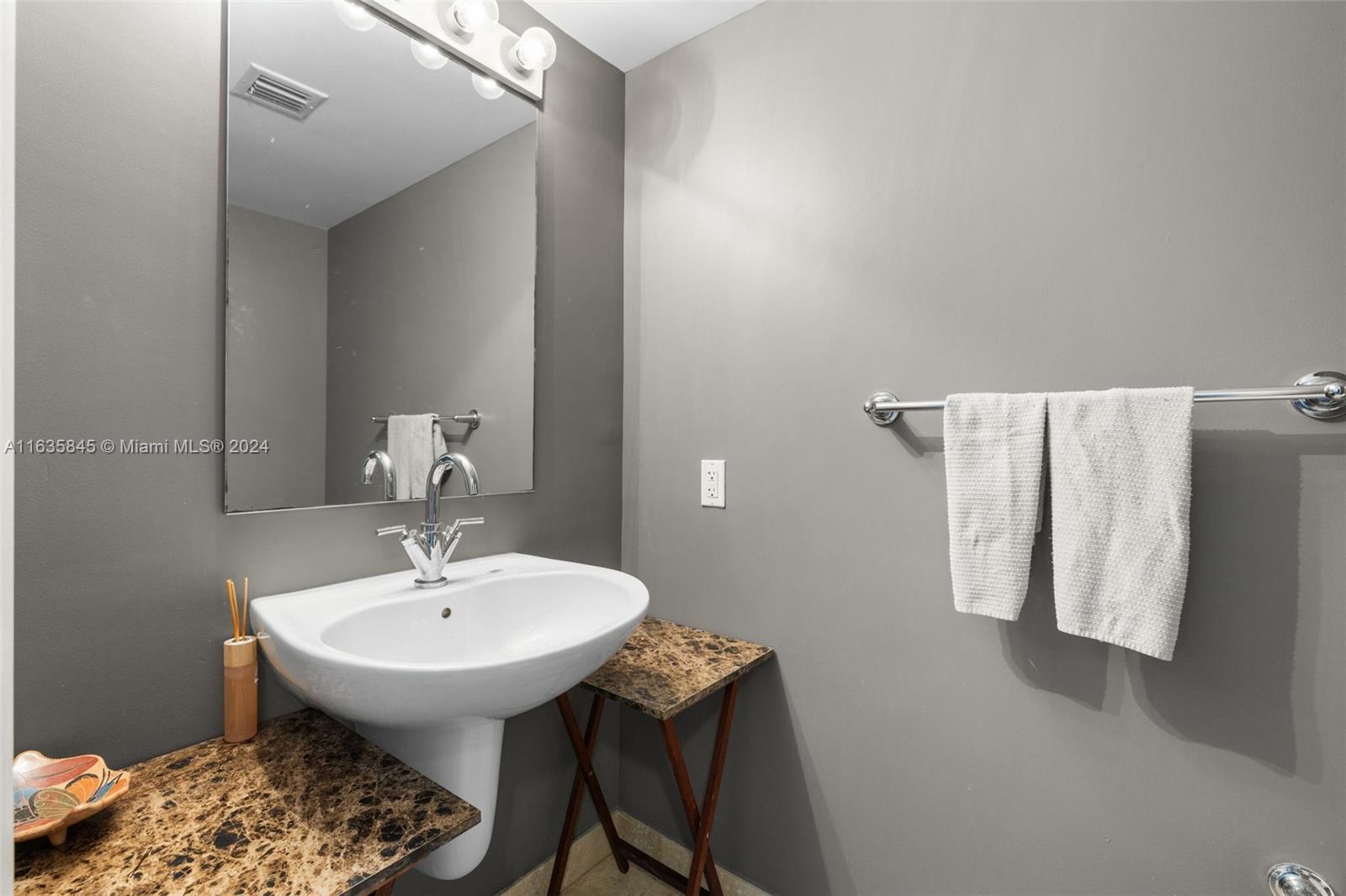 41 SE 5th St # 1306