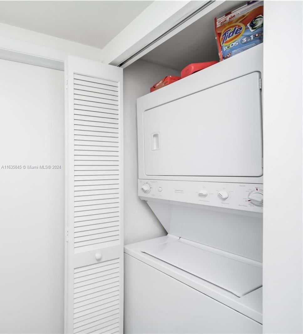 41 SE 5th St # 1306