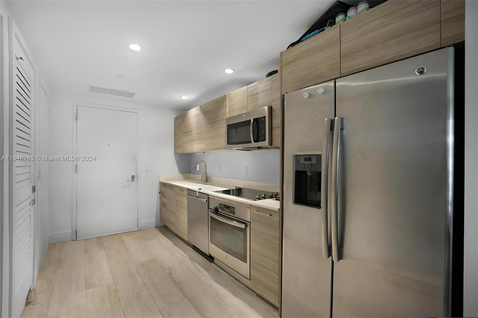 121 NE 34th St # L301