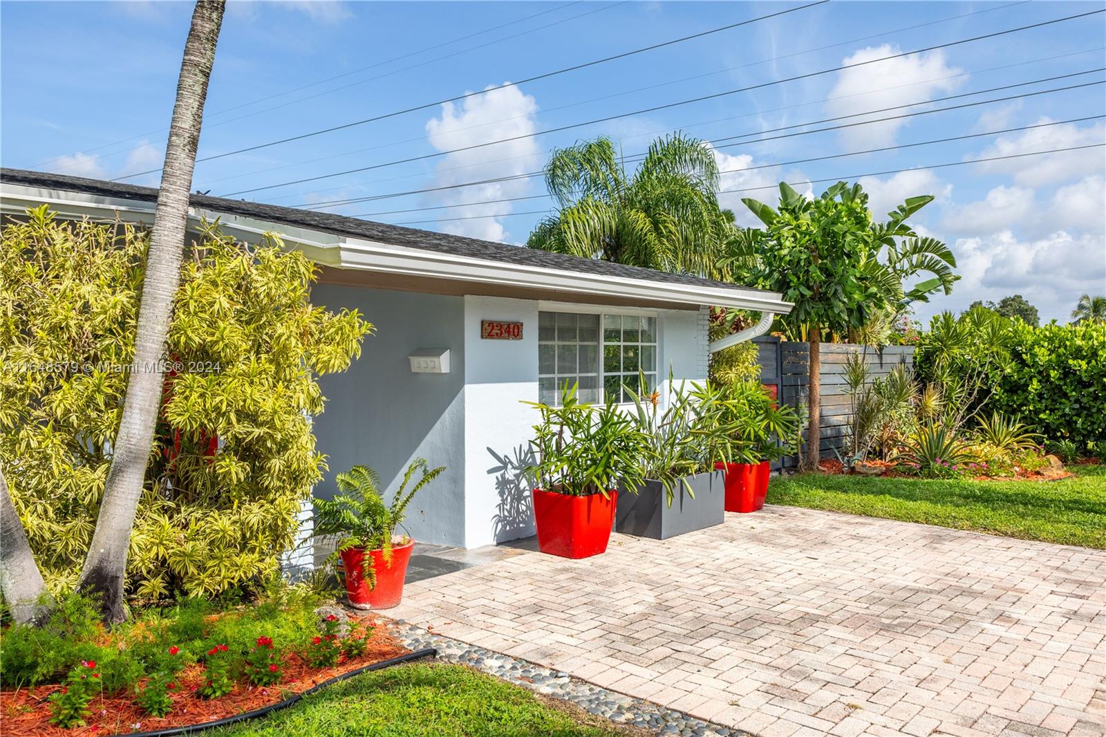 2340 N 69th Ter