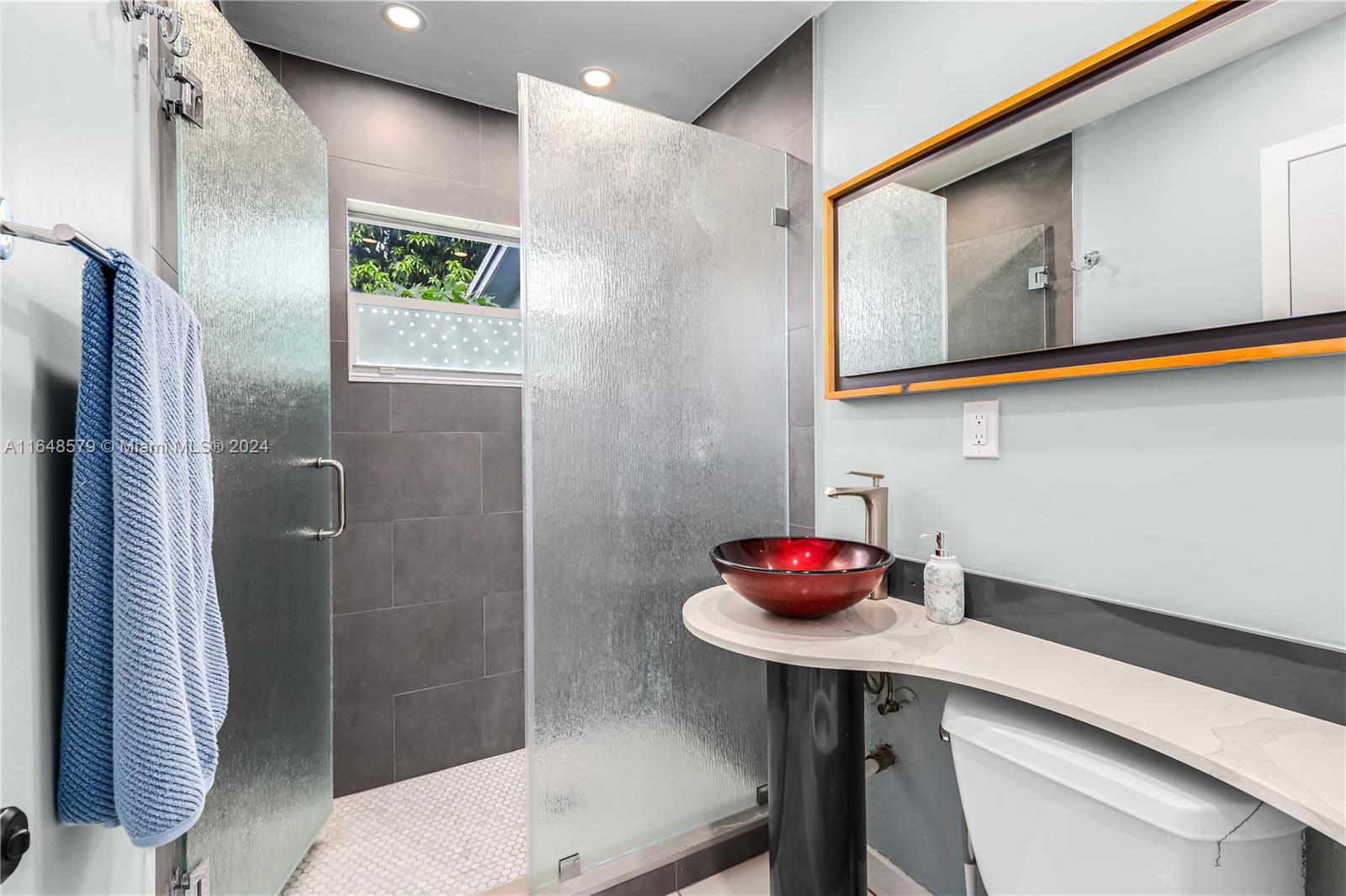 2340 N 69th Ter