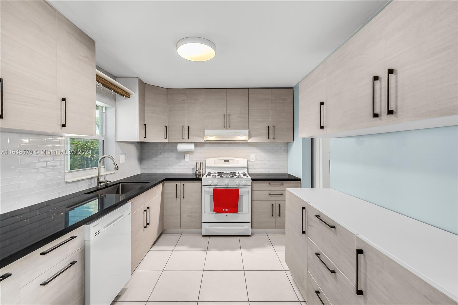 2340 N 69th Ter