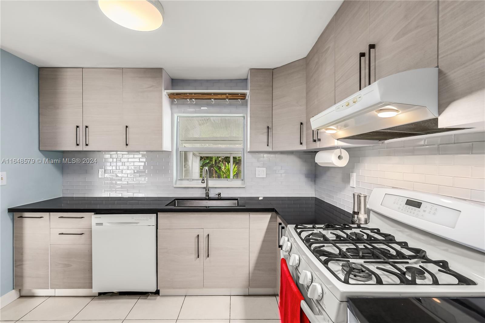 2340 N 69th Ter