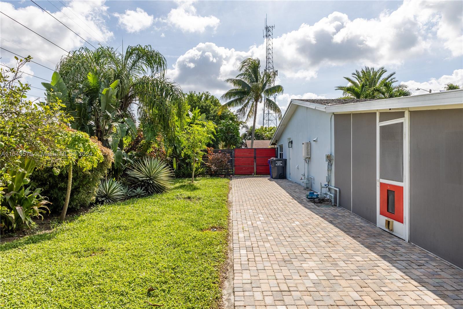 2340 N 69th Ter
