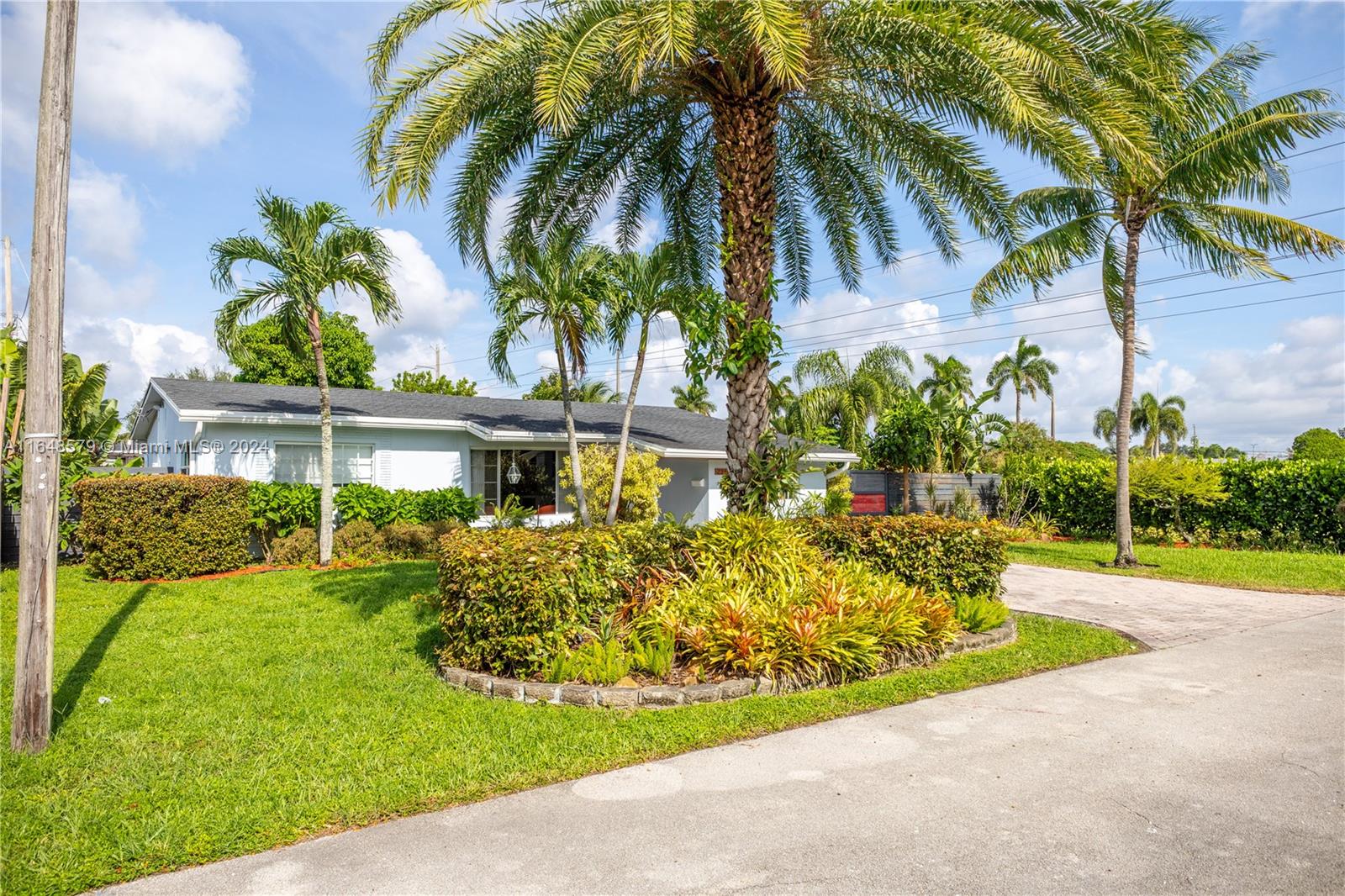 2340 N 69th Ter