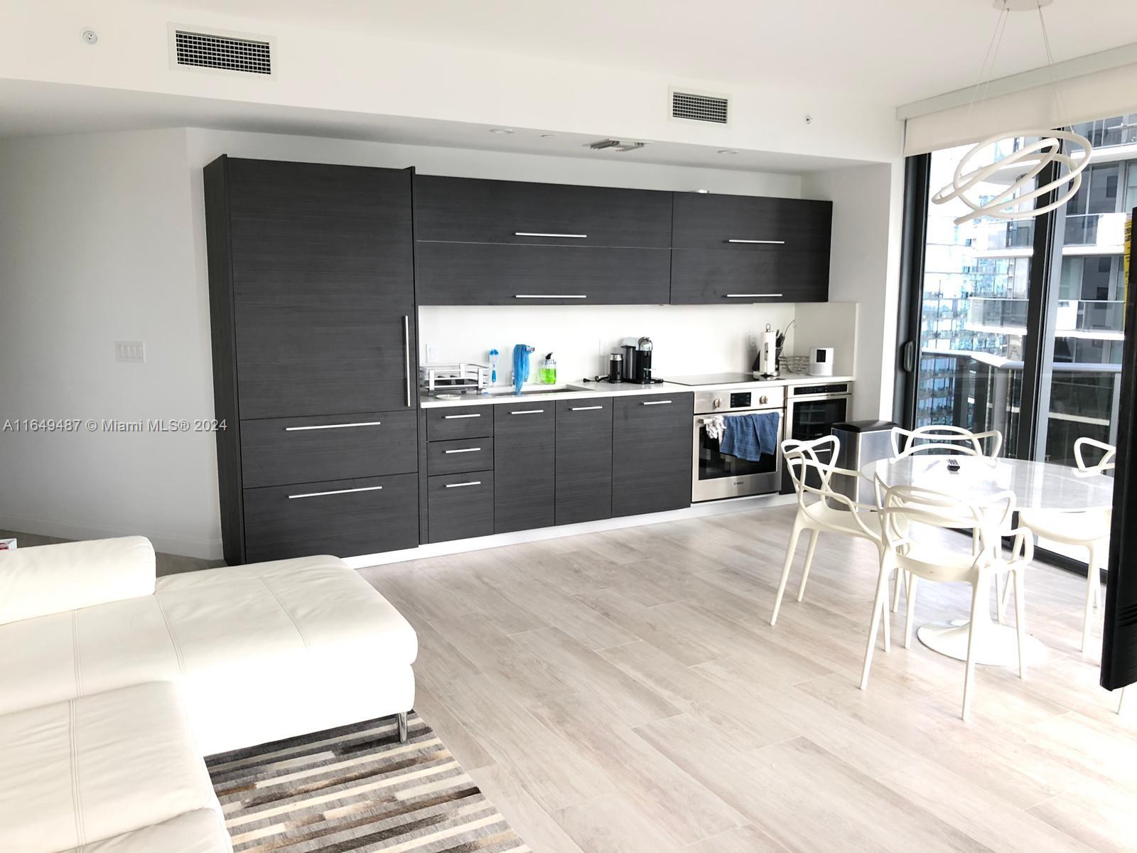 55 SW 9th St # 4003