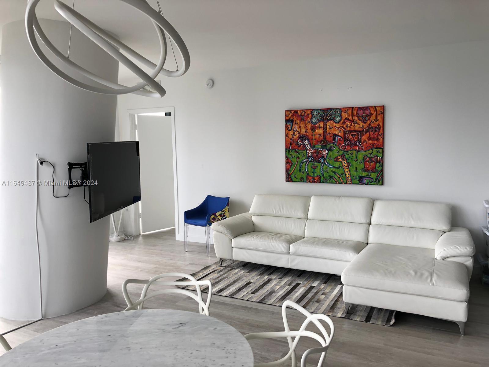 55 SW 9th St # 4003