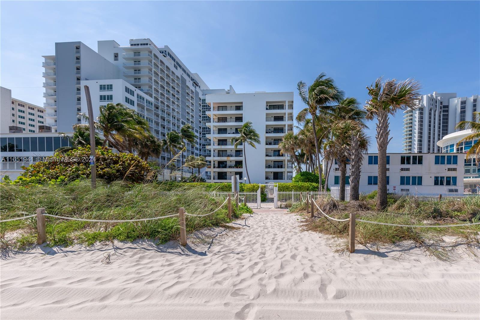 5415 Collins Ave # 704