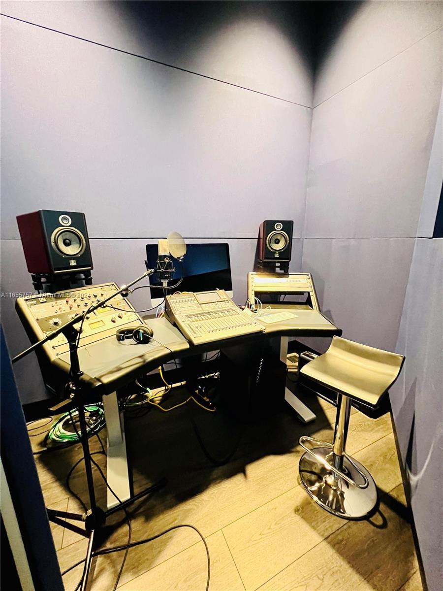 851 NE 1st Ave # 2309