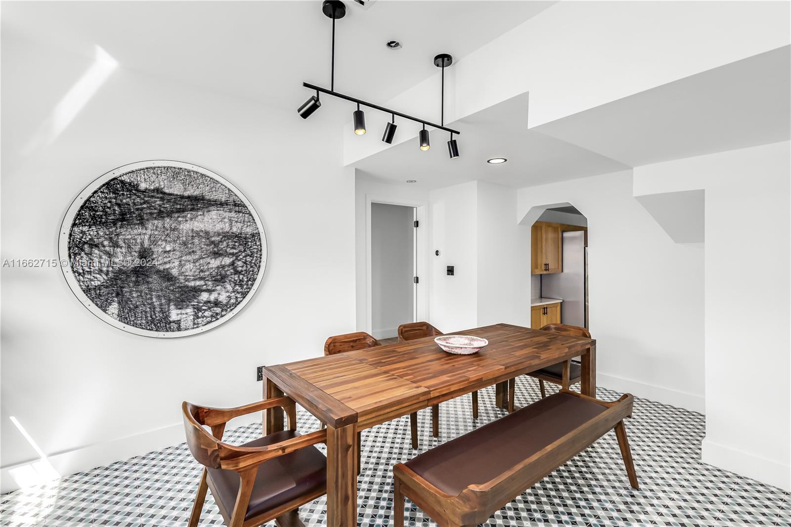 829 Espanola Way