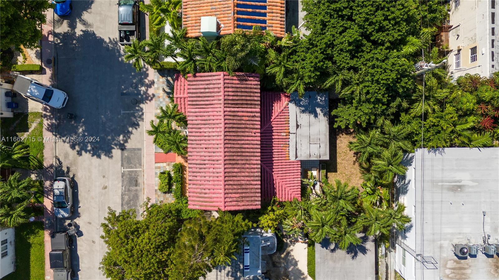 829 Espanola Way