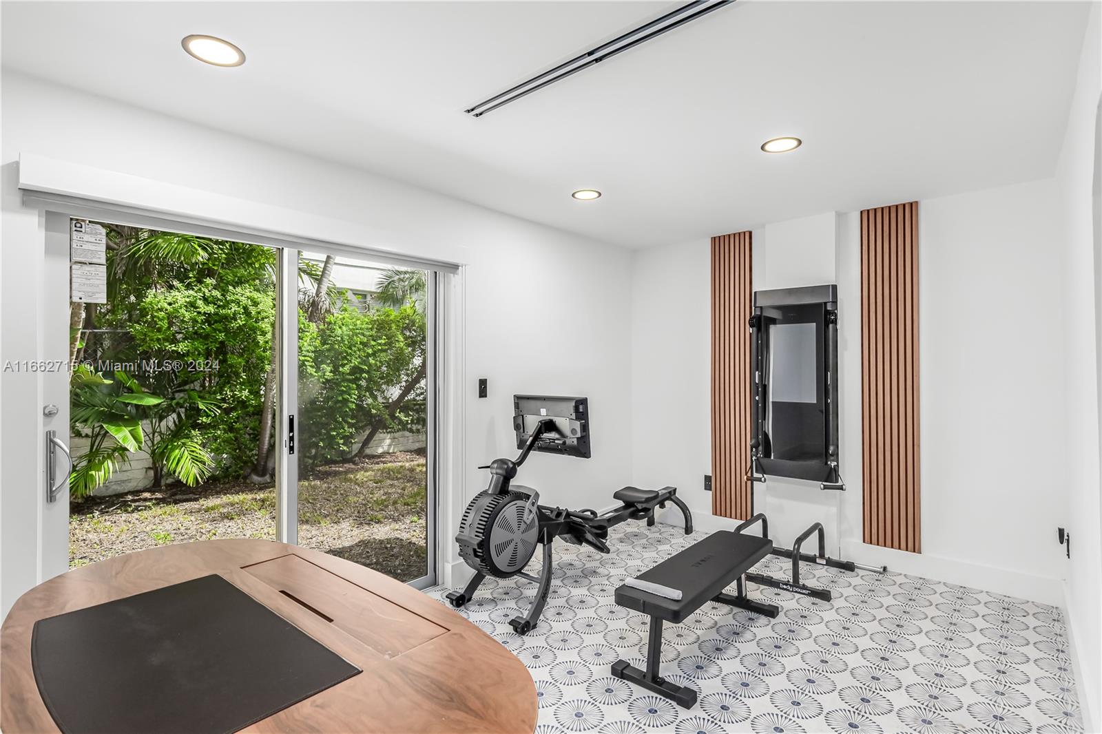 829 Espanola Way