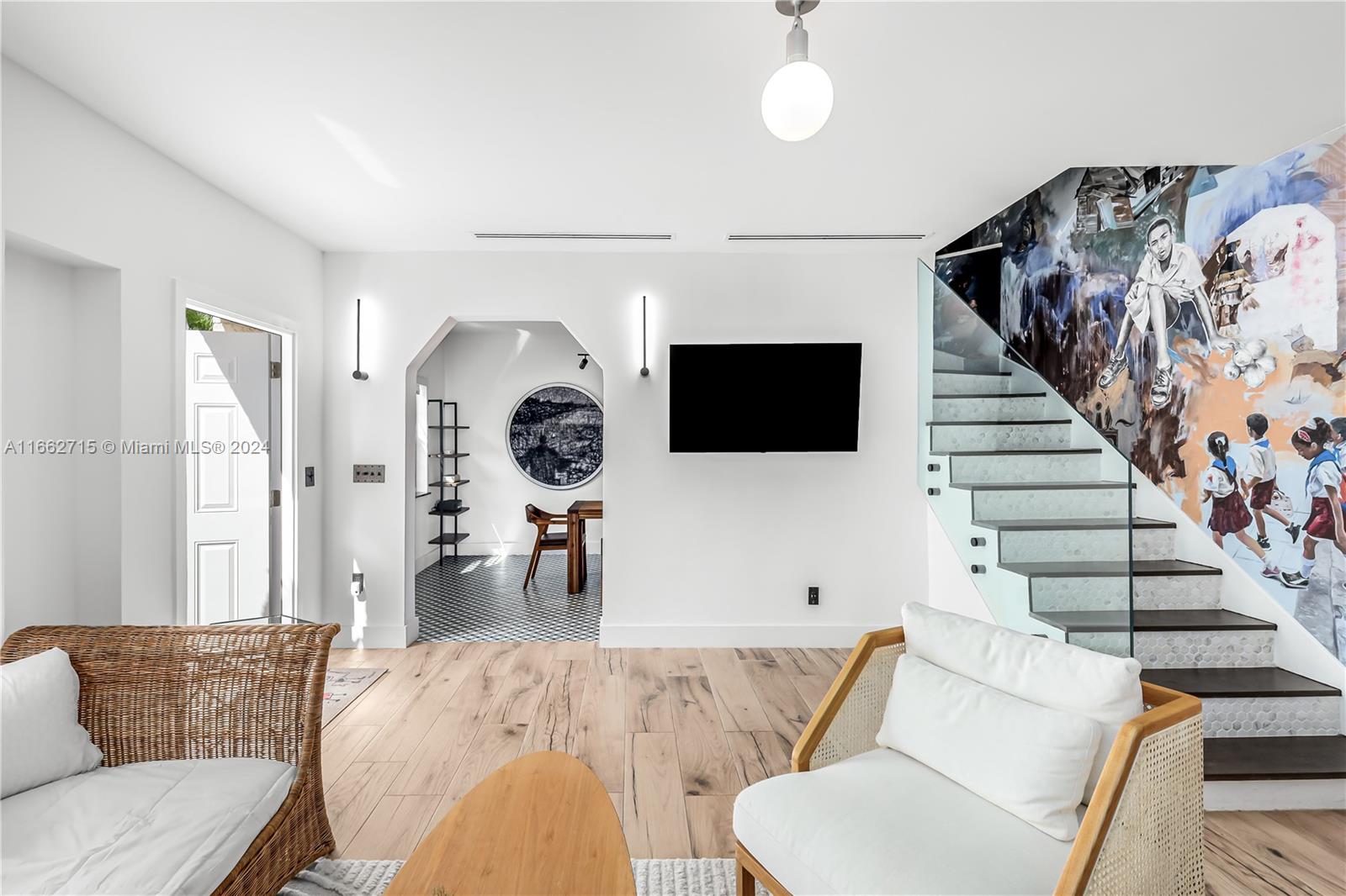 829 Espanola Way