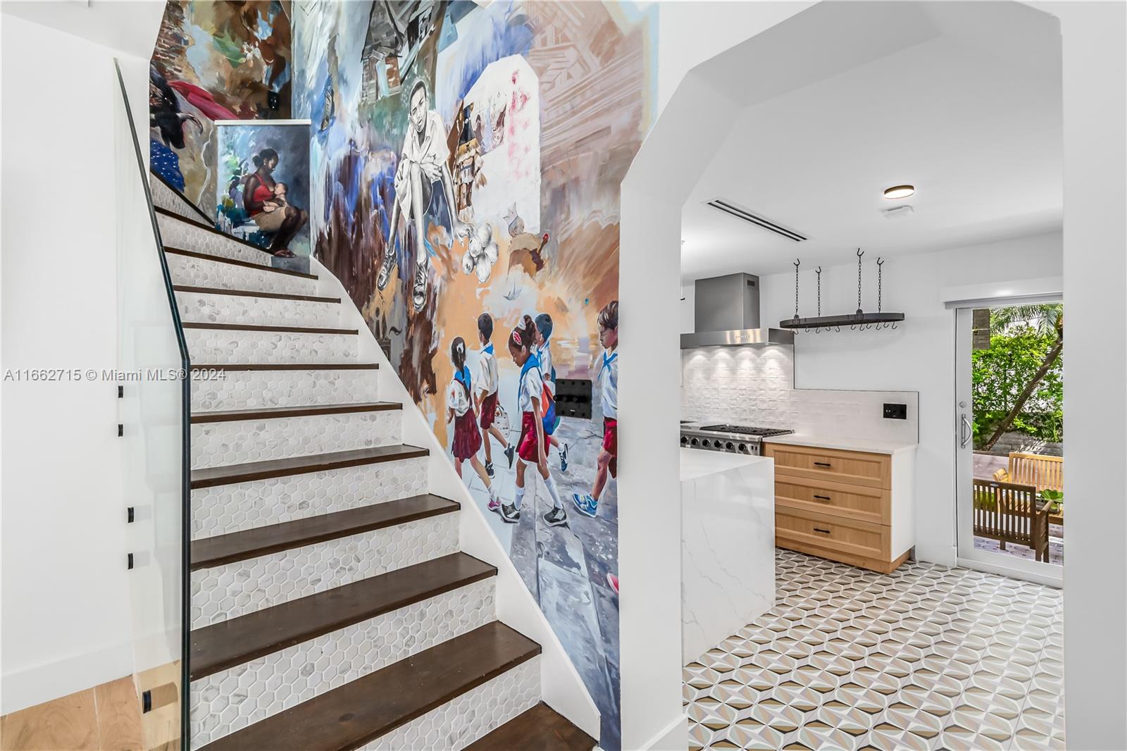 829 Espanola Way