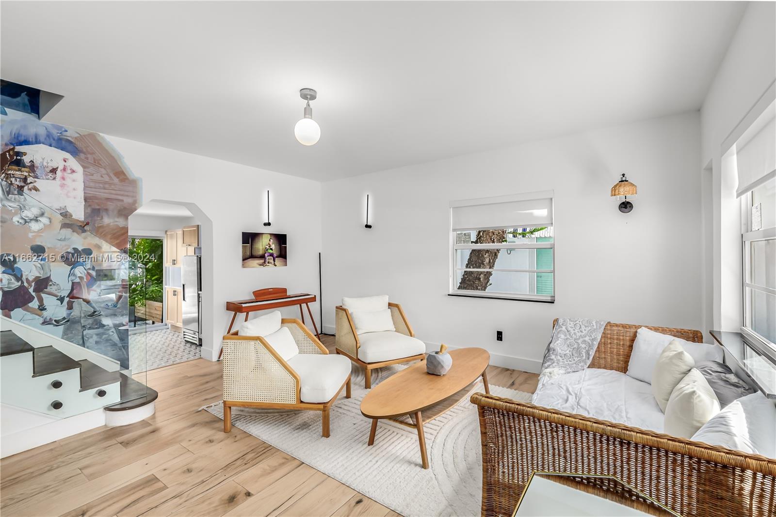 829 Espanola Way