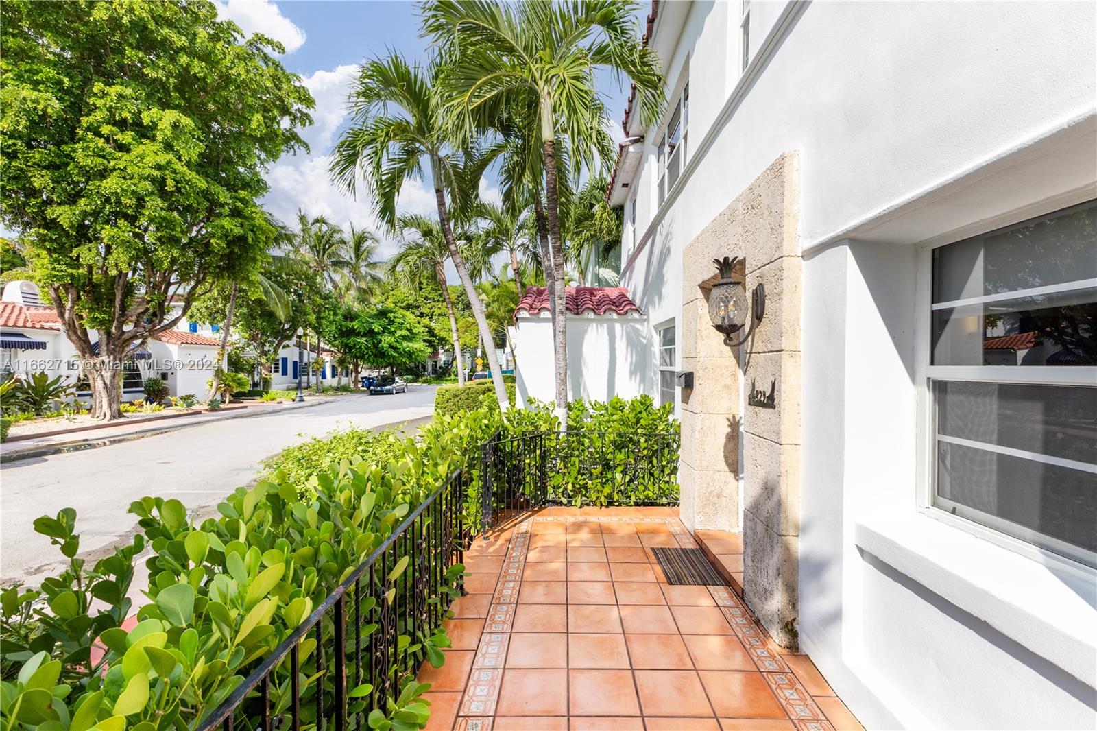 829 Espanola Way