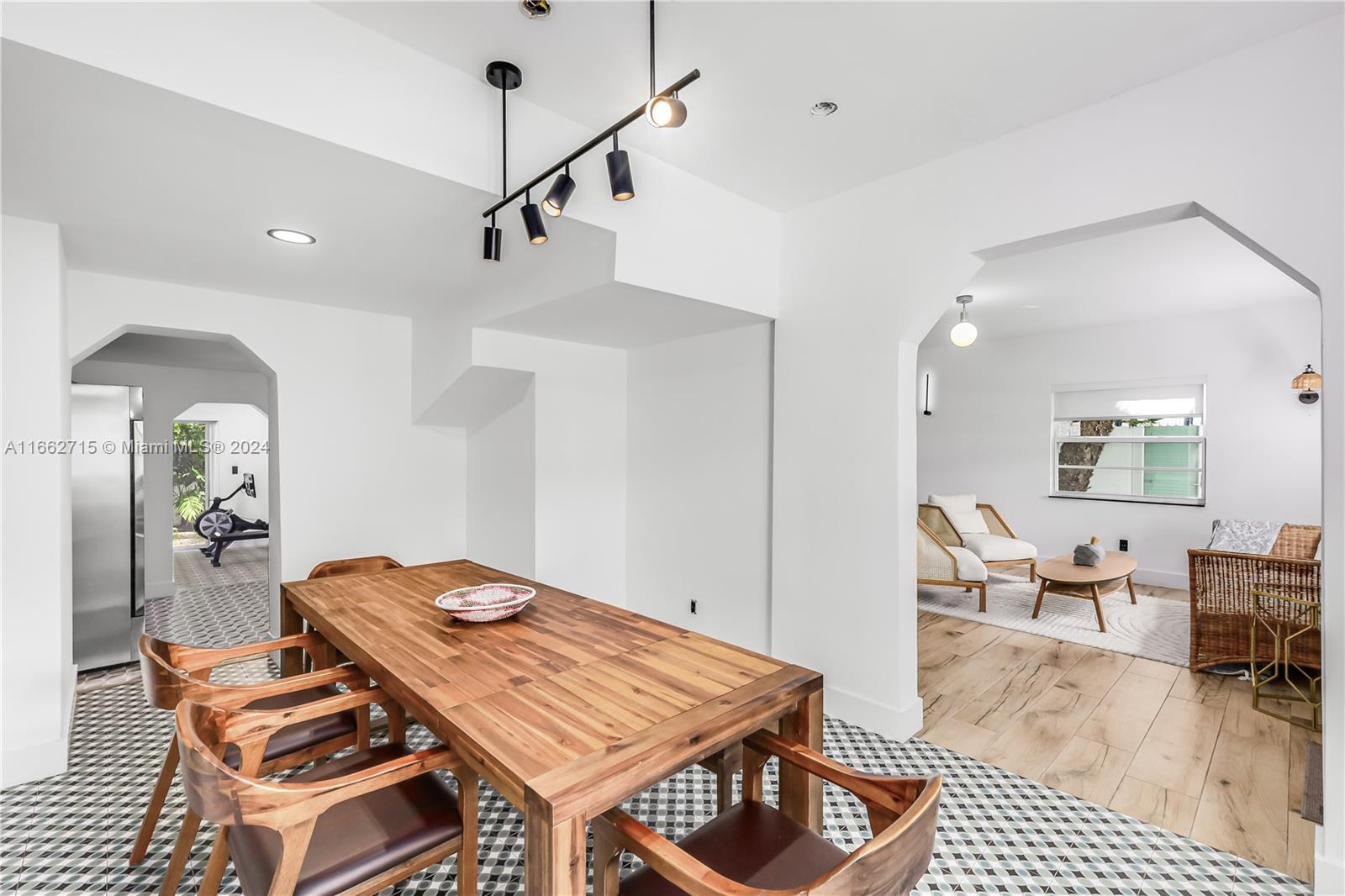 829 Espanola Way