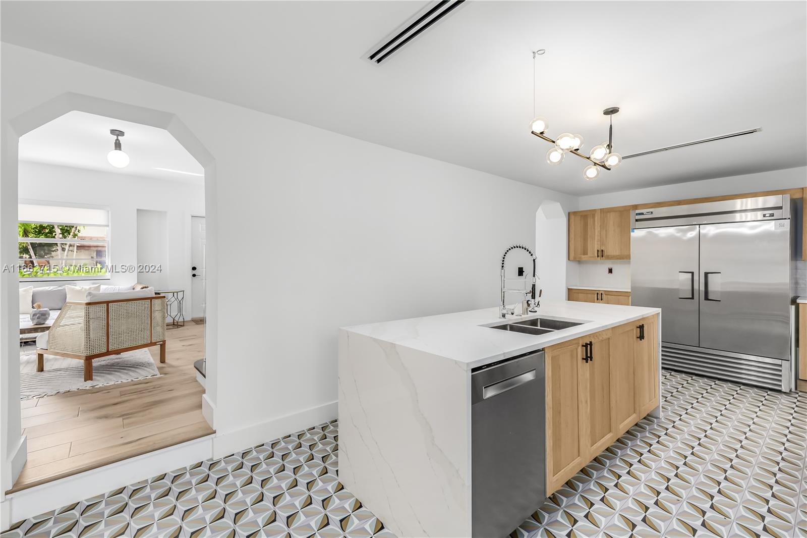 829 Espanola Way