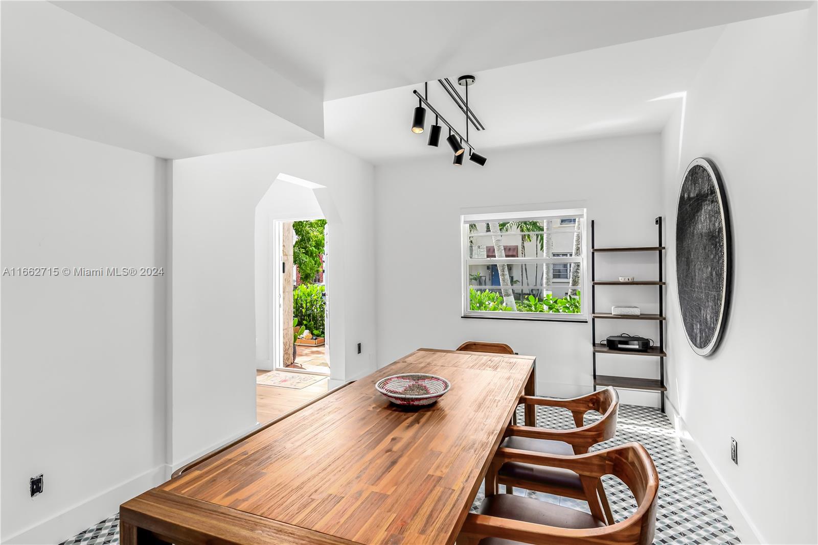 829 Espanola Way