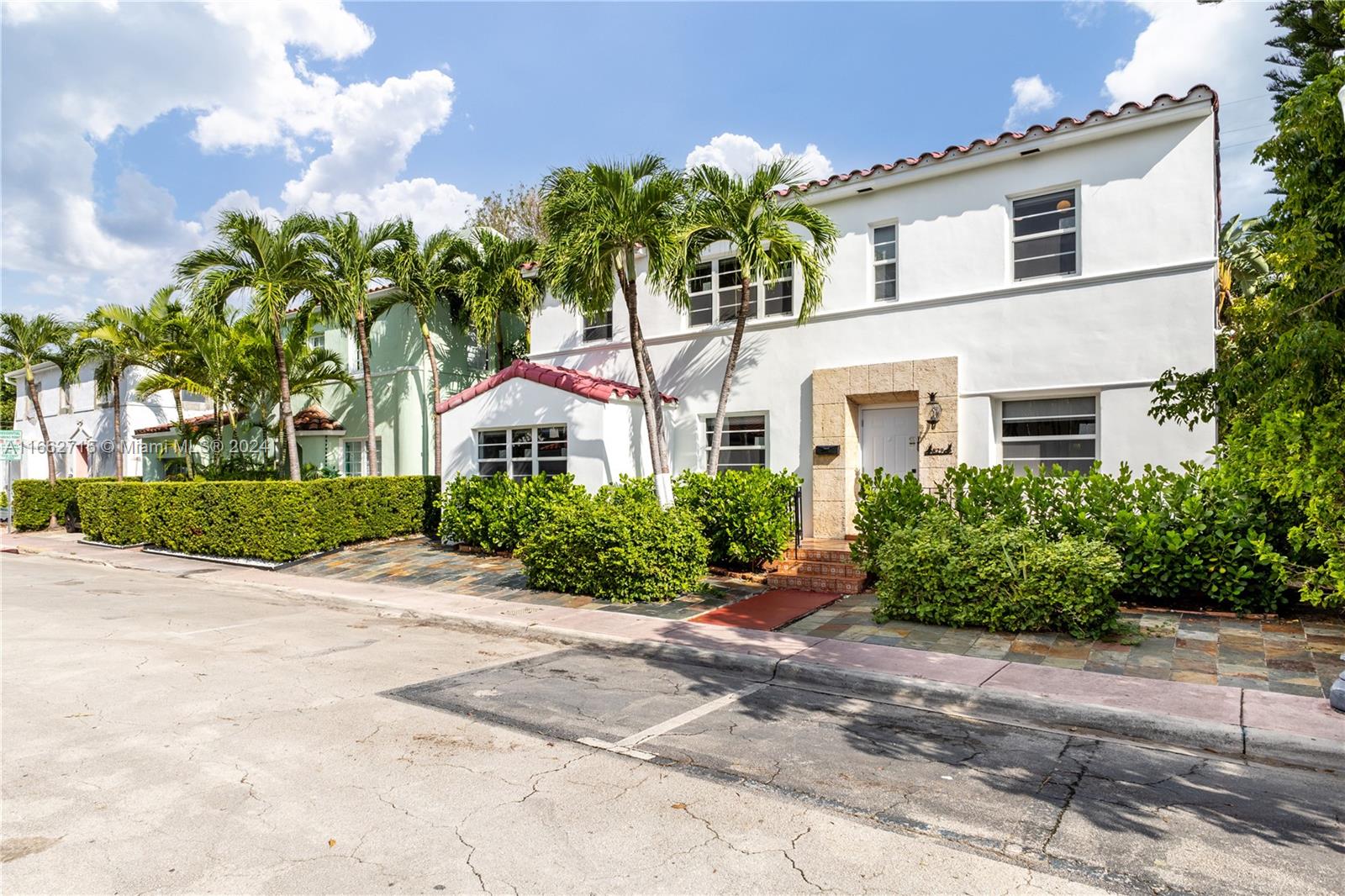 829 Espanola Way