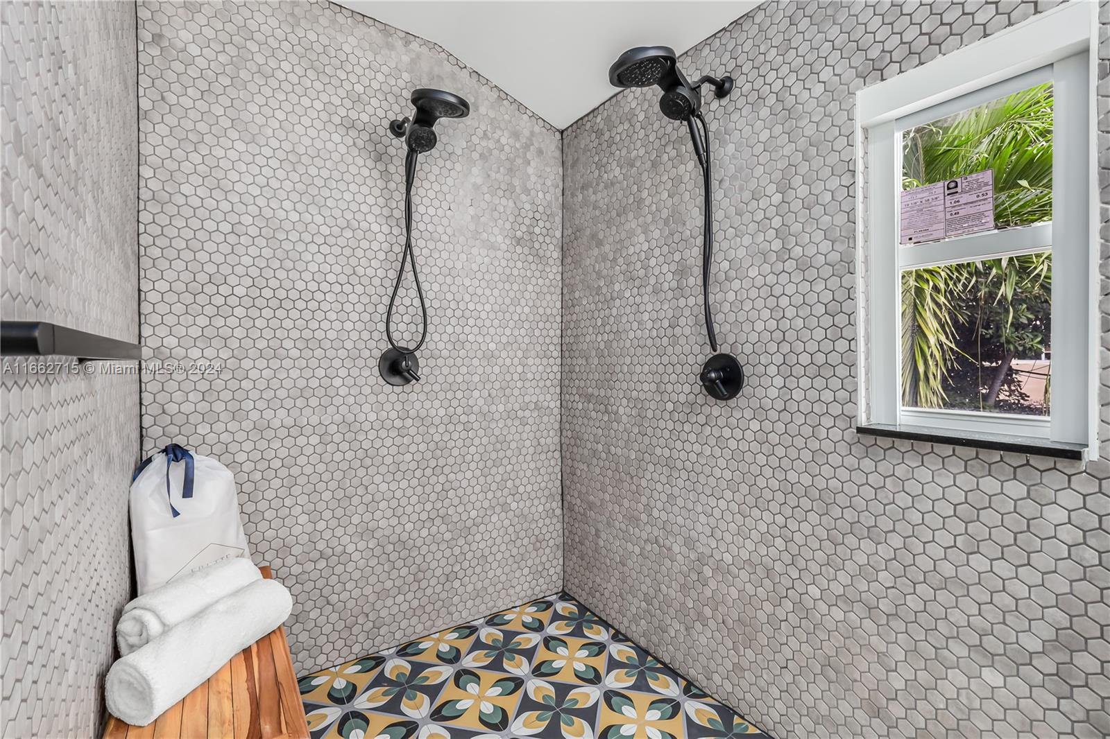 829 Espanola Way