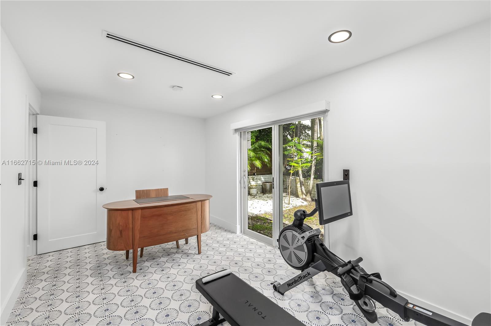 829 Espanola Way