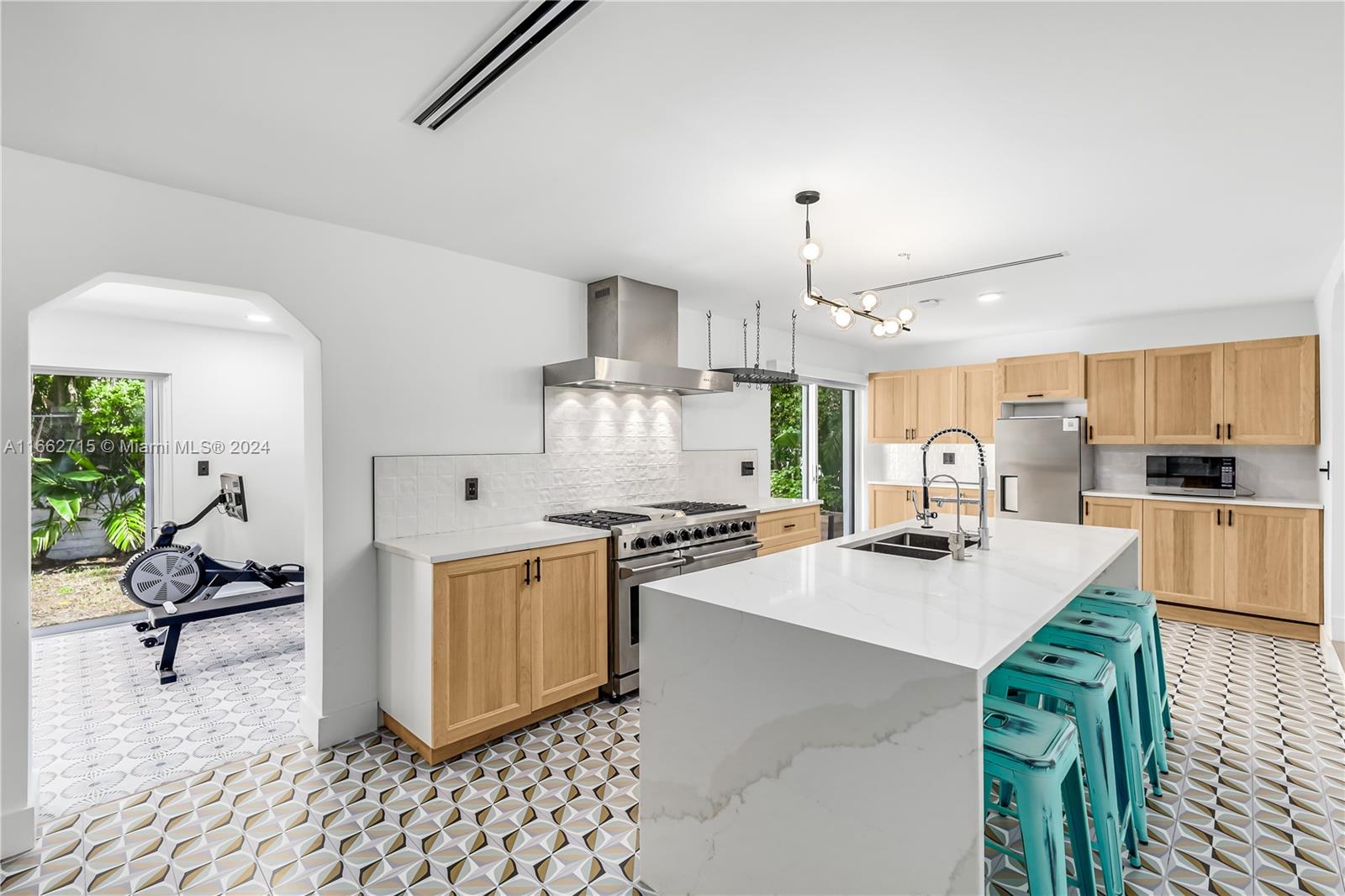 829 Espanola Way