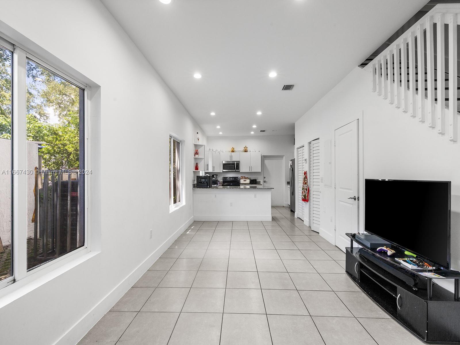 163 NW 68th Ter