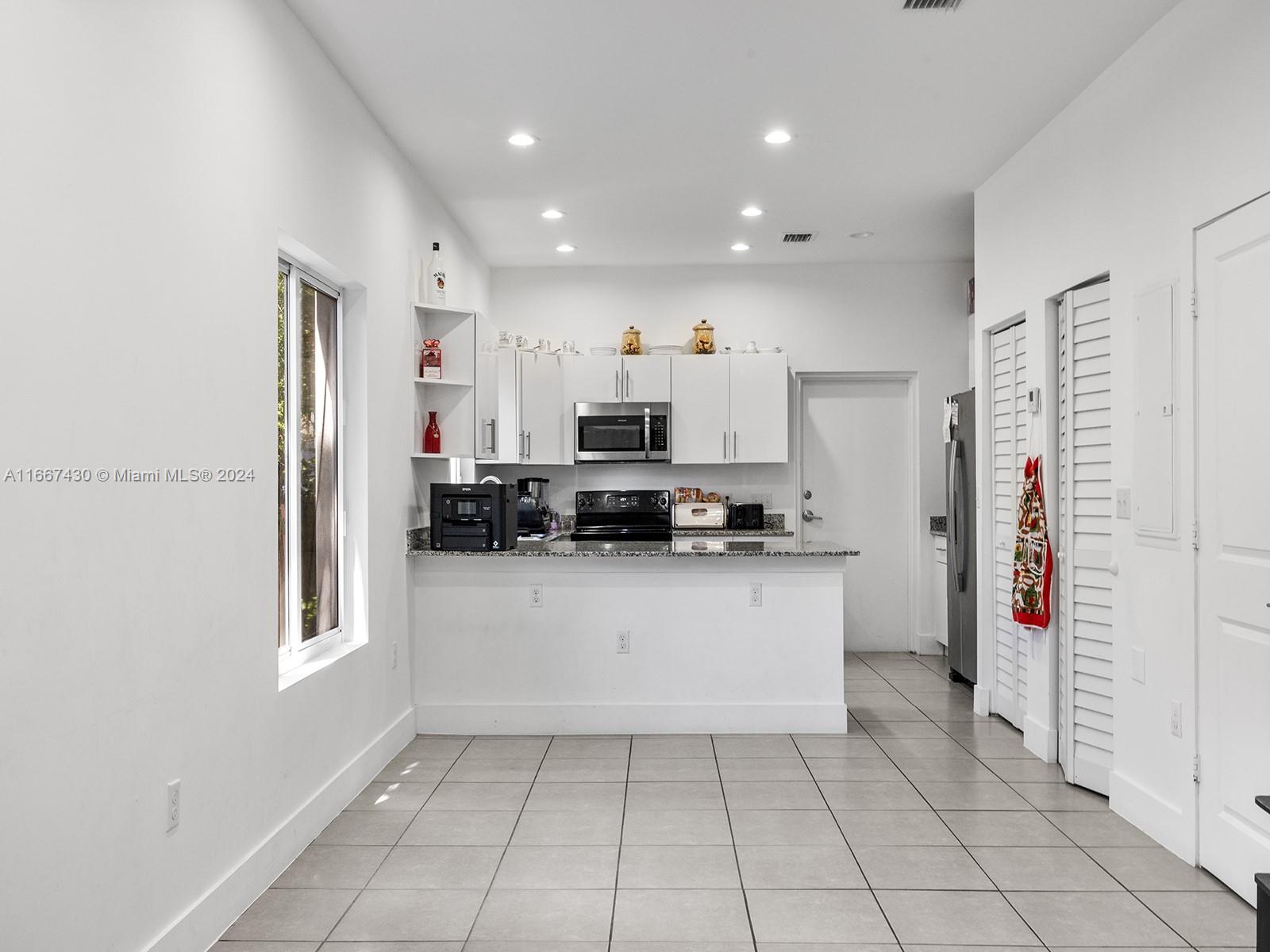 163 NW 68th Ter