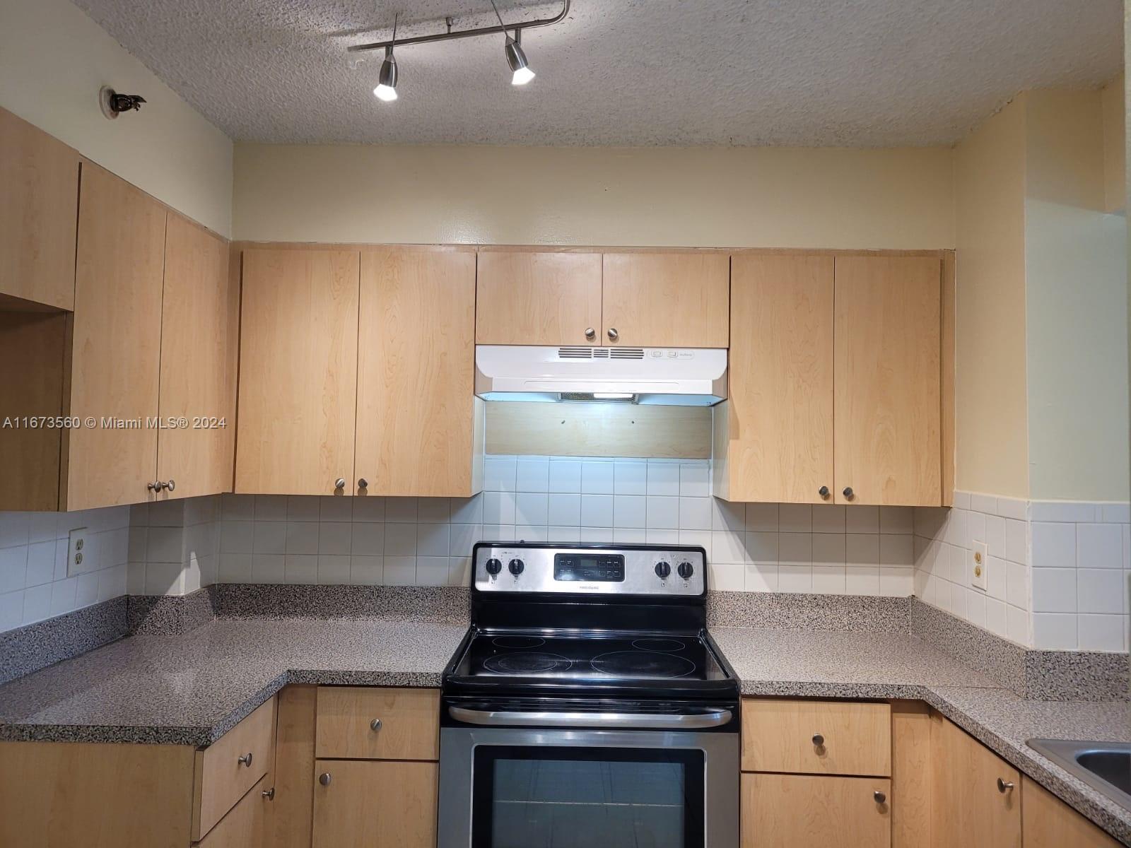 546 SW 1st St # 401