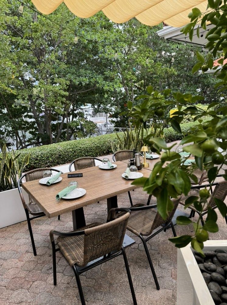 3530 Mystic Pointe Dr # 2504