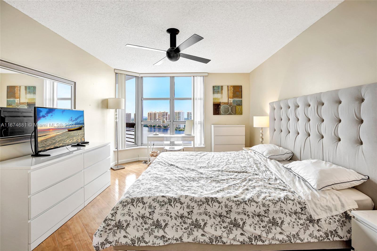 3530 Mystic Pointe Dr # 2504