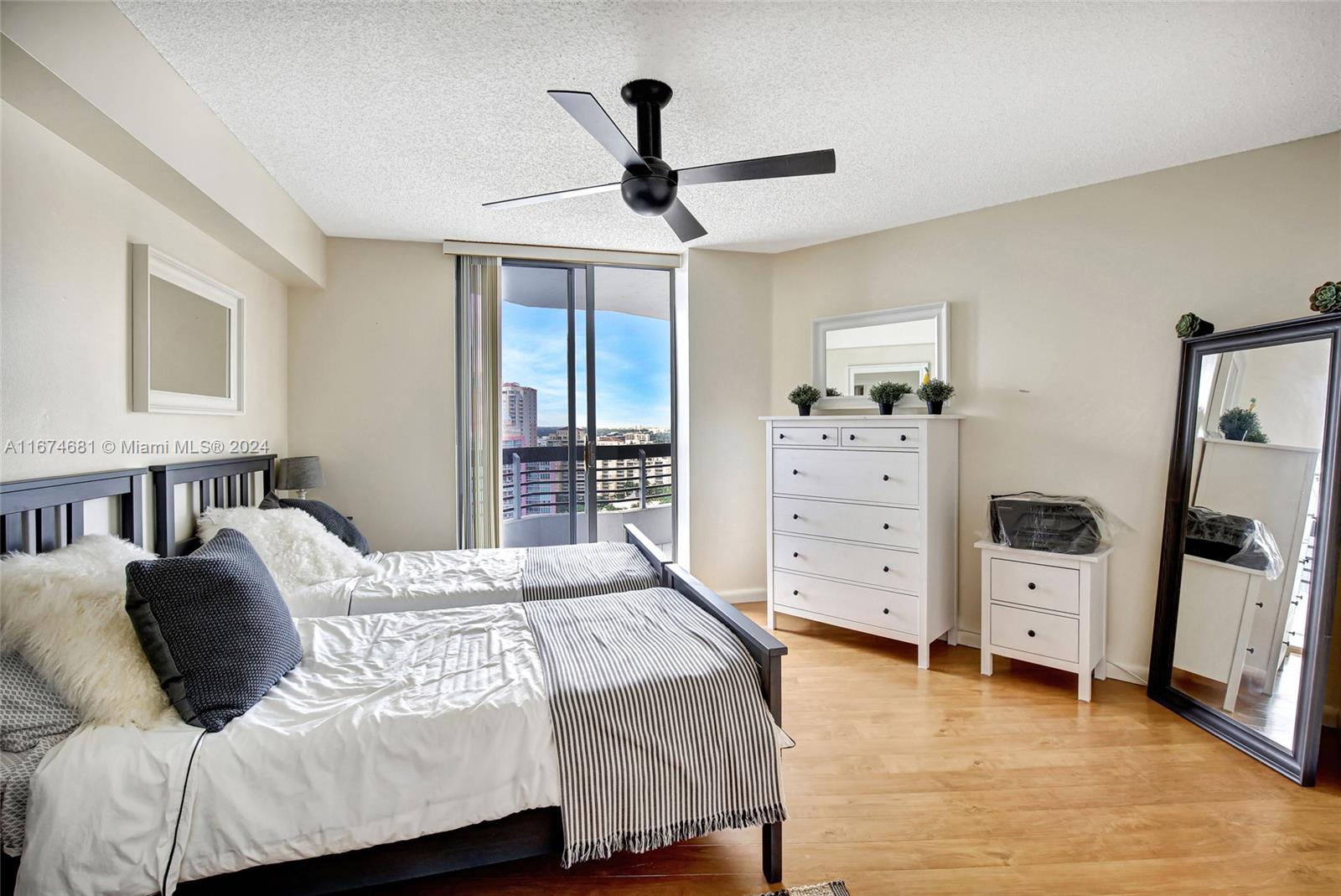 3530 Mystic Pointe Dr # 2504