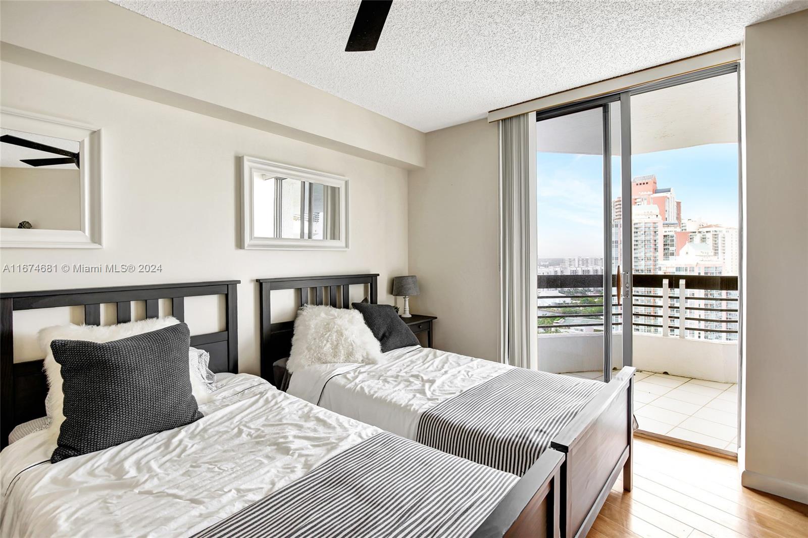 3530 Mystic Pointe Dr # 2504