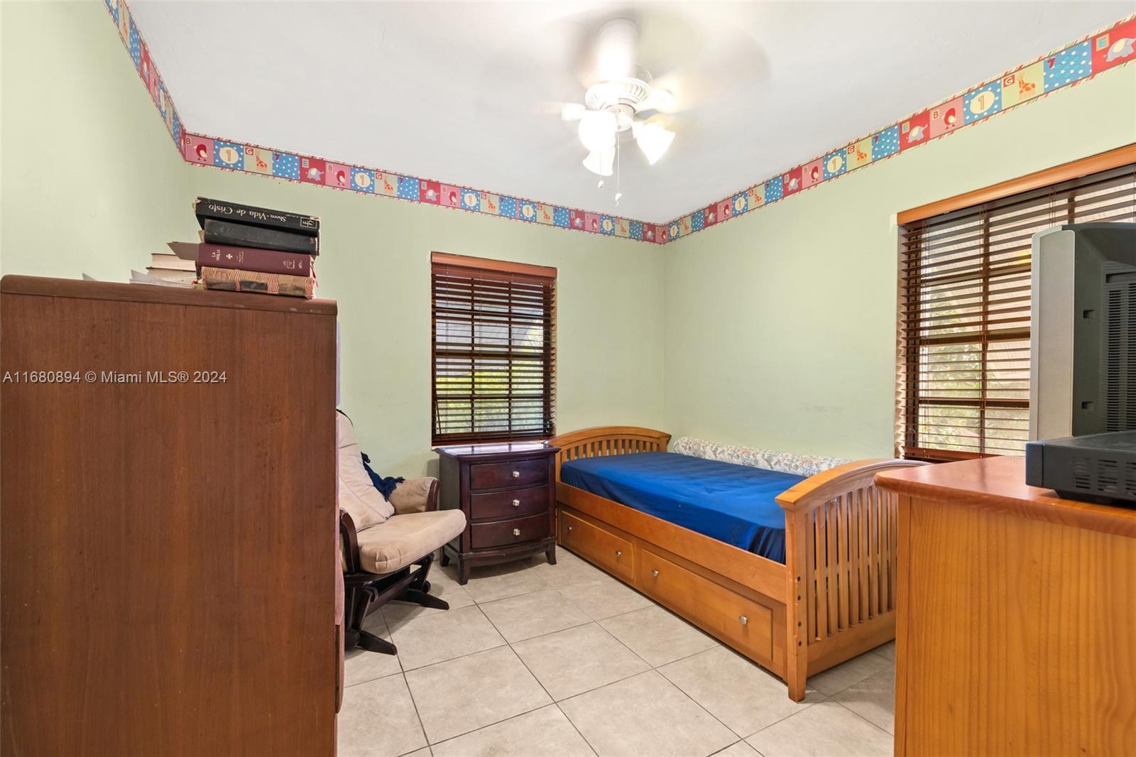 524 Mendoza Ave