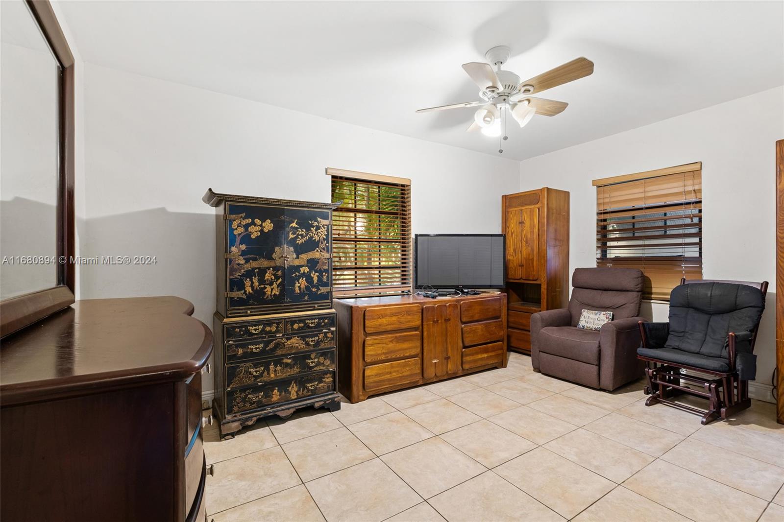 524 Mendoza Ave