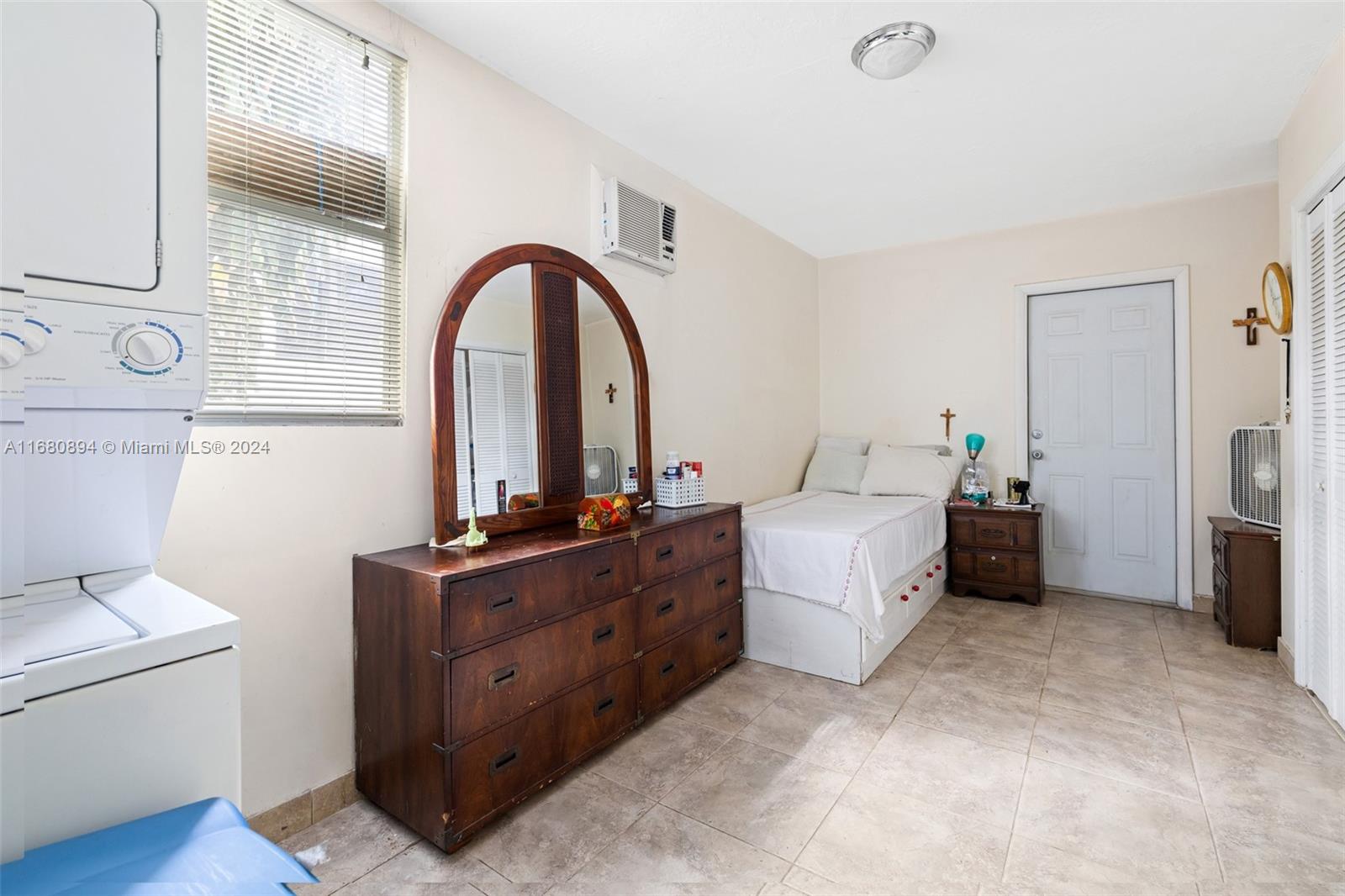 524 Mendoza Ave