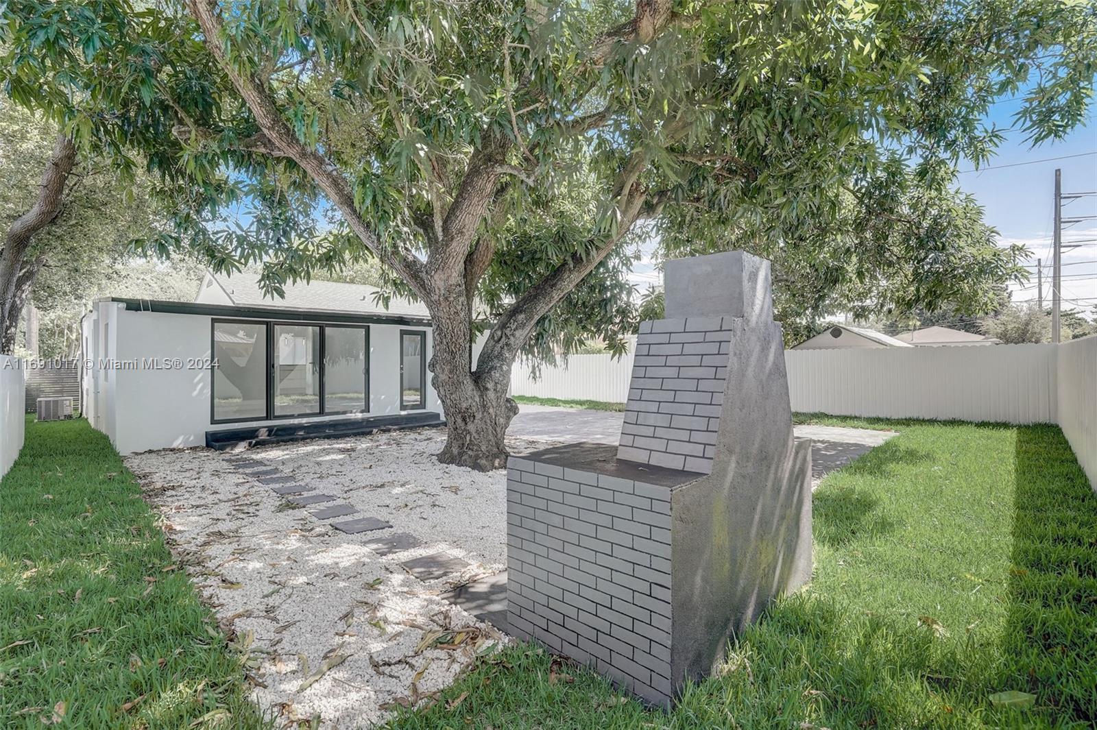 4212 NW 3rd Ave