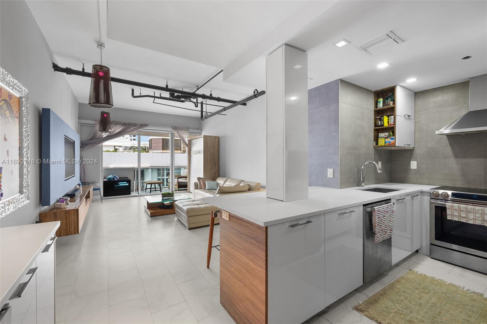 1200 West Ave. Unit: PH21