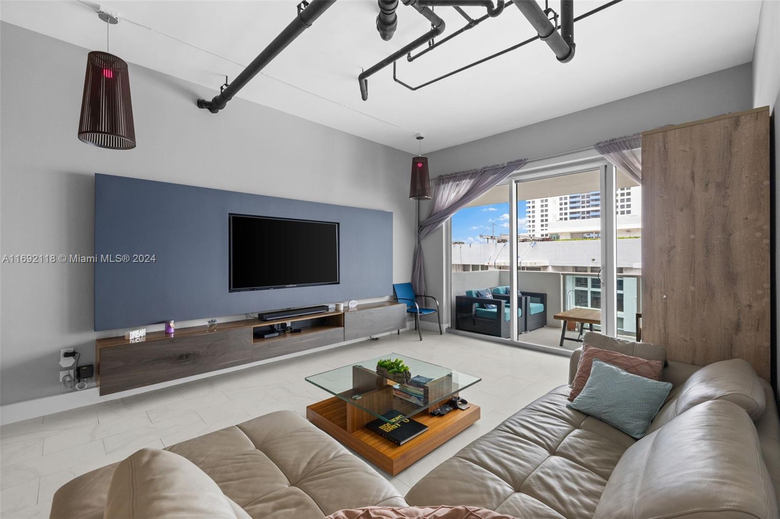 1200 West Ave. Unit: PH21