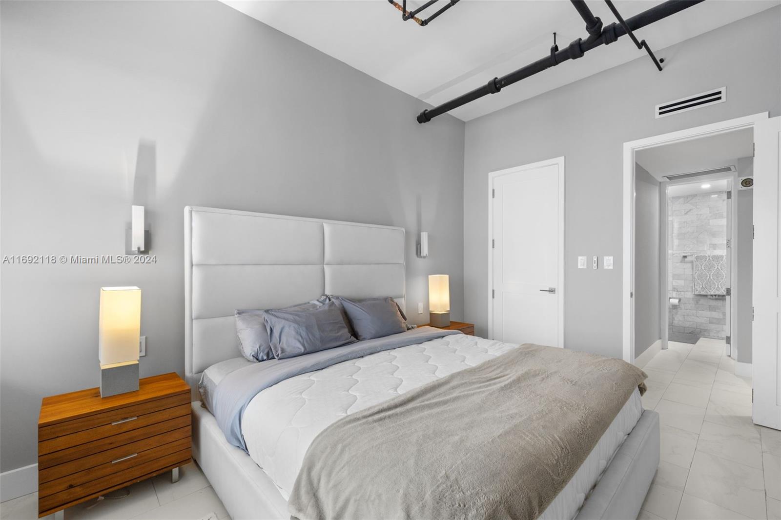 1200 West Ave. Unit: PH21