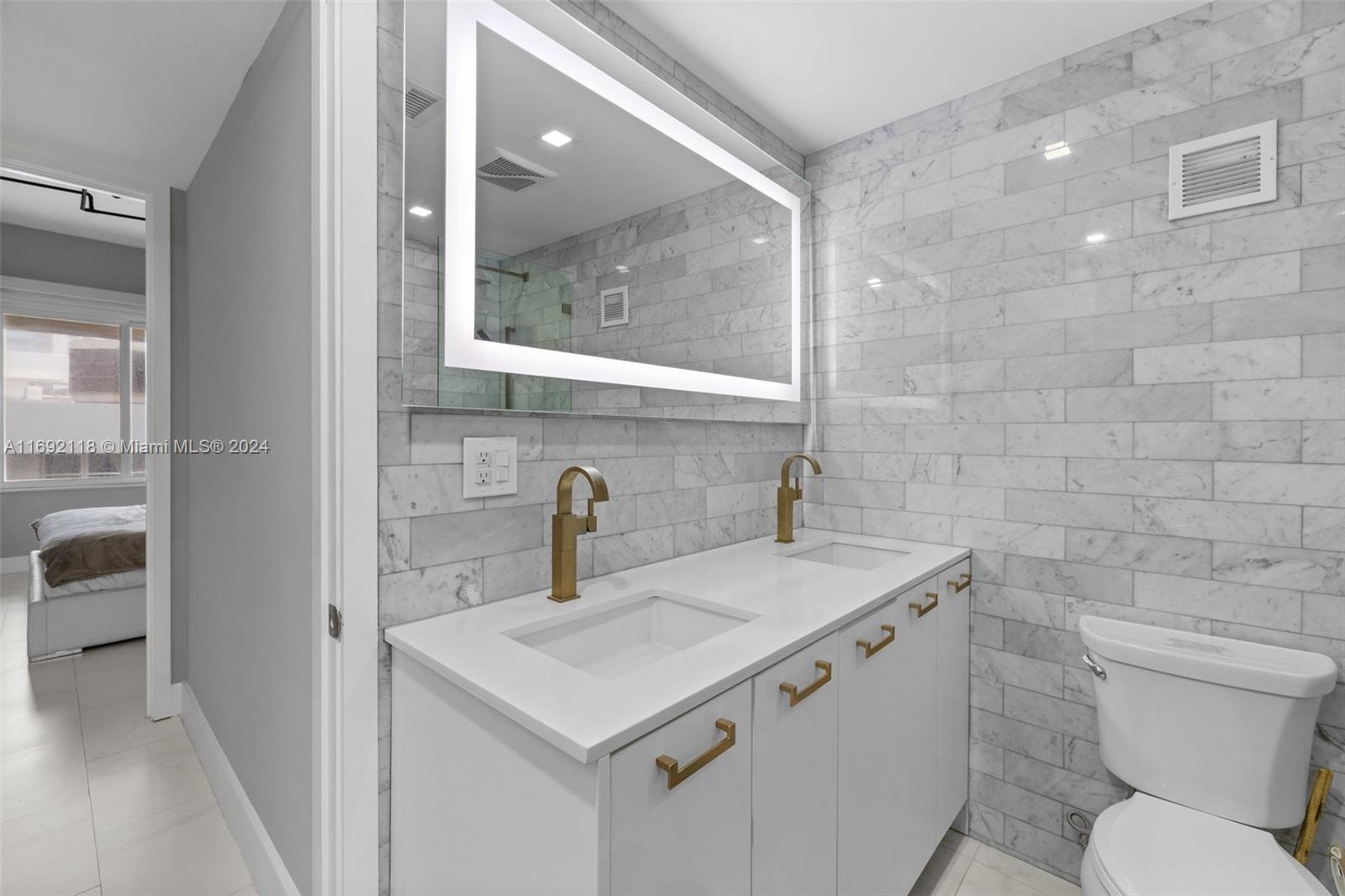 1200 West Ave. Unit: PH21