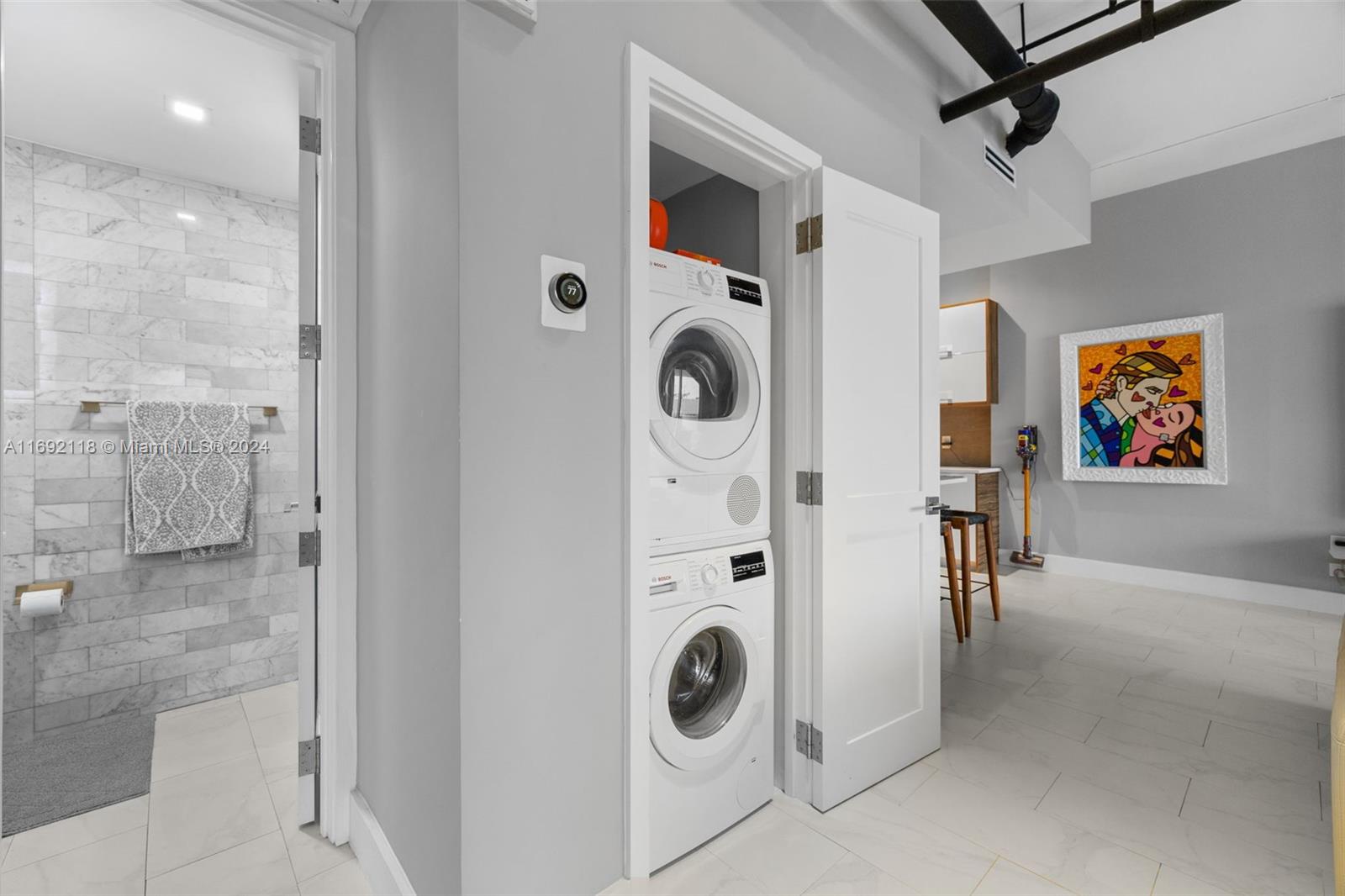 1200 West Ave. Unit: PH21