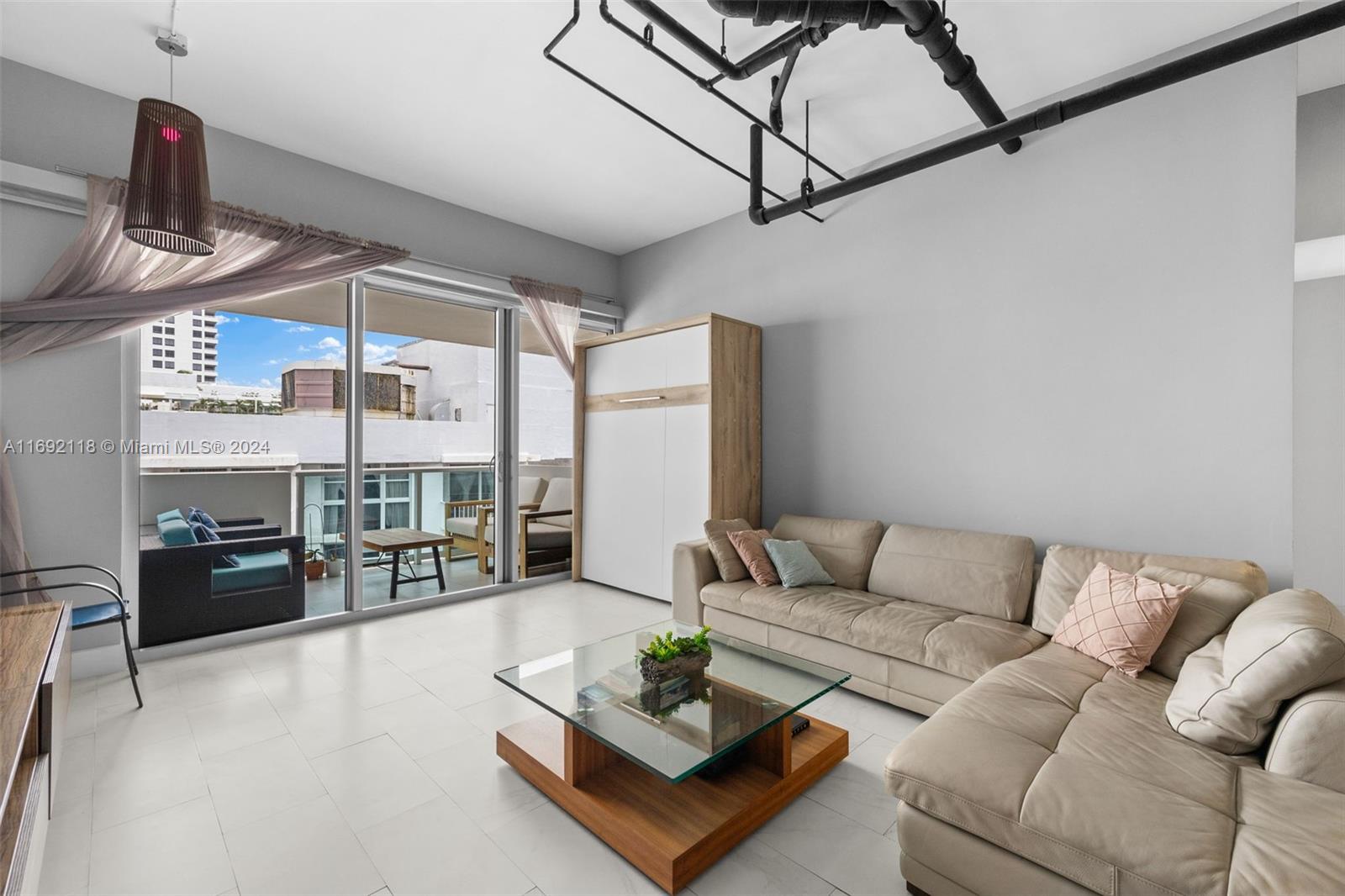 1200 West Ave. Unit: PH21
