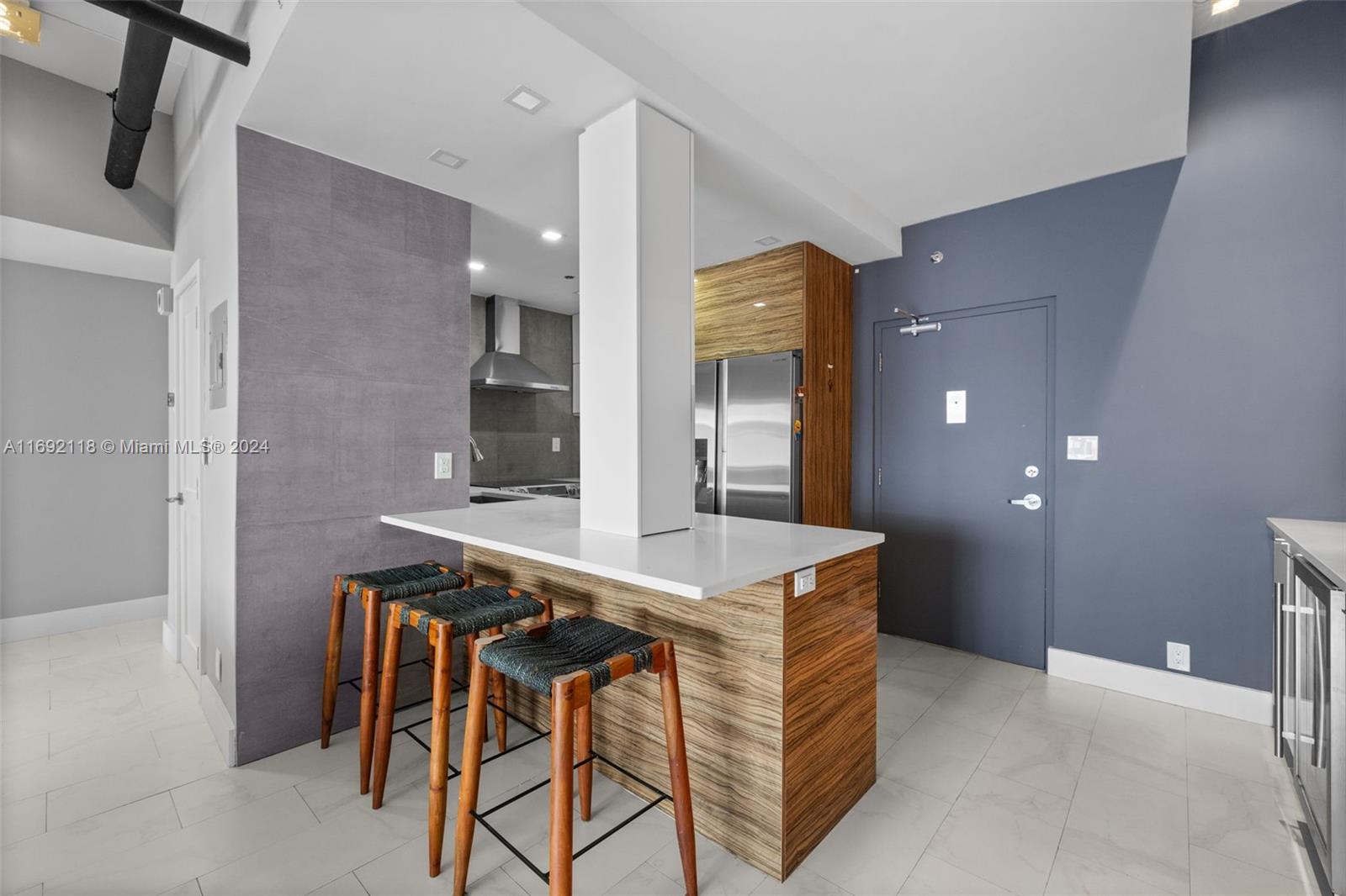 1200 West Ave. Unit: PH21