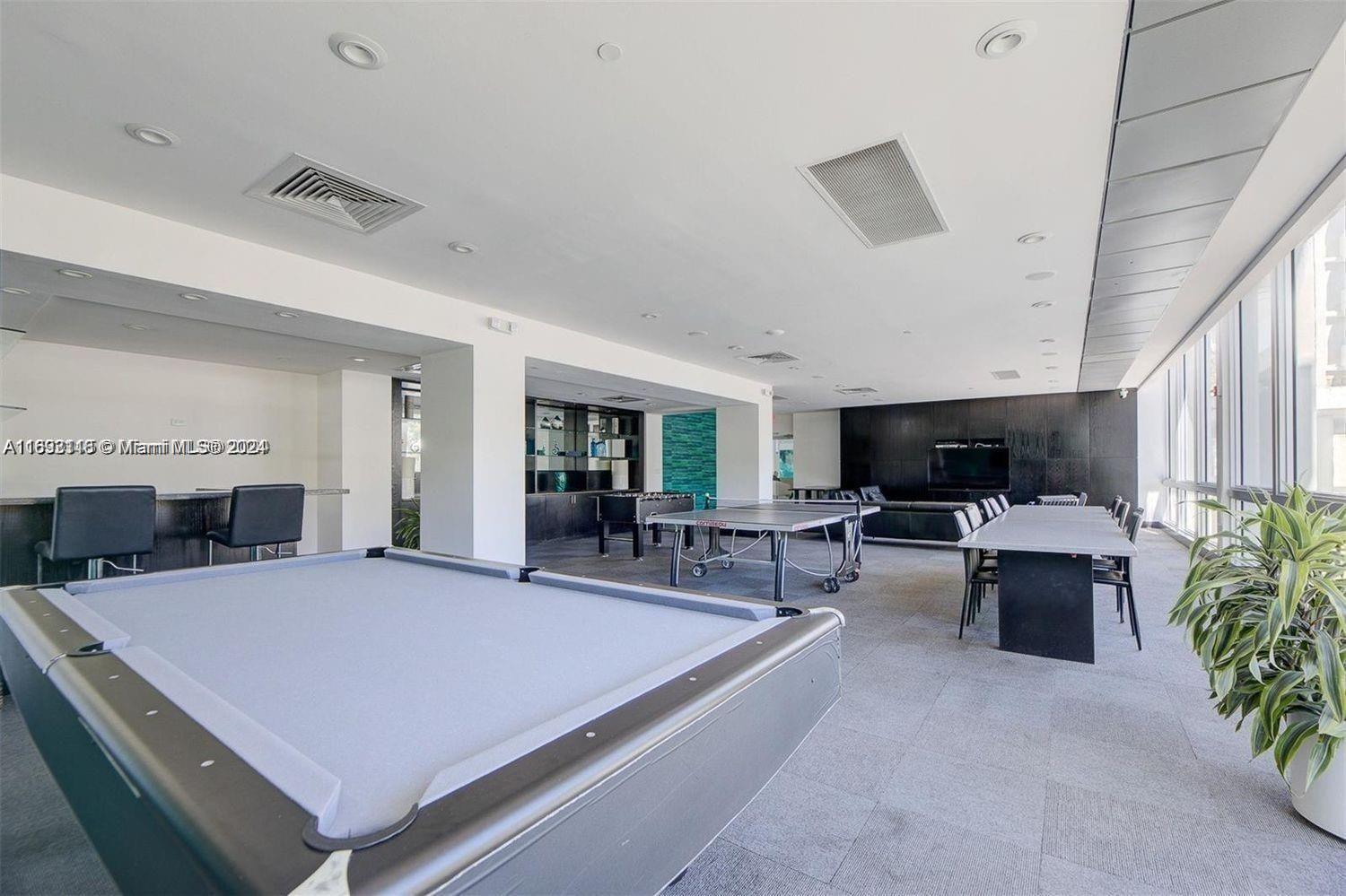 1200 West Ave. Unit: PH21