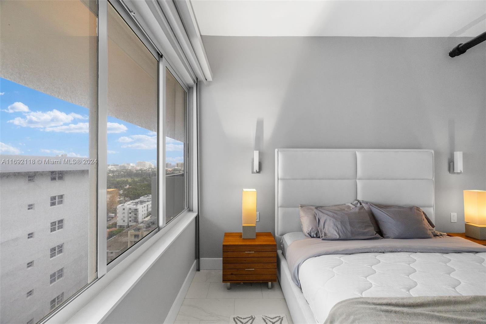 1200 West Ave. Unit: PH21
