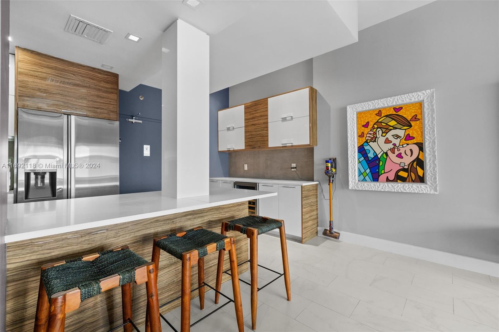 1200 West Ave. Unit: PH21