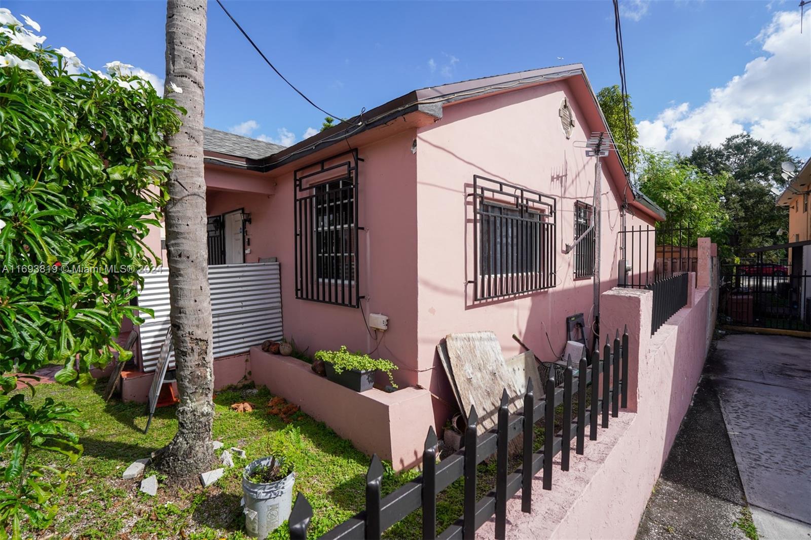 71 NW 18th Ave