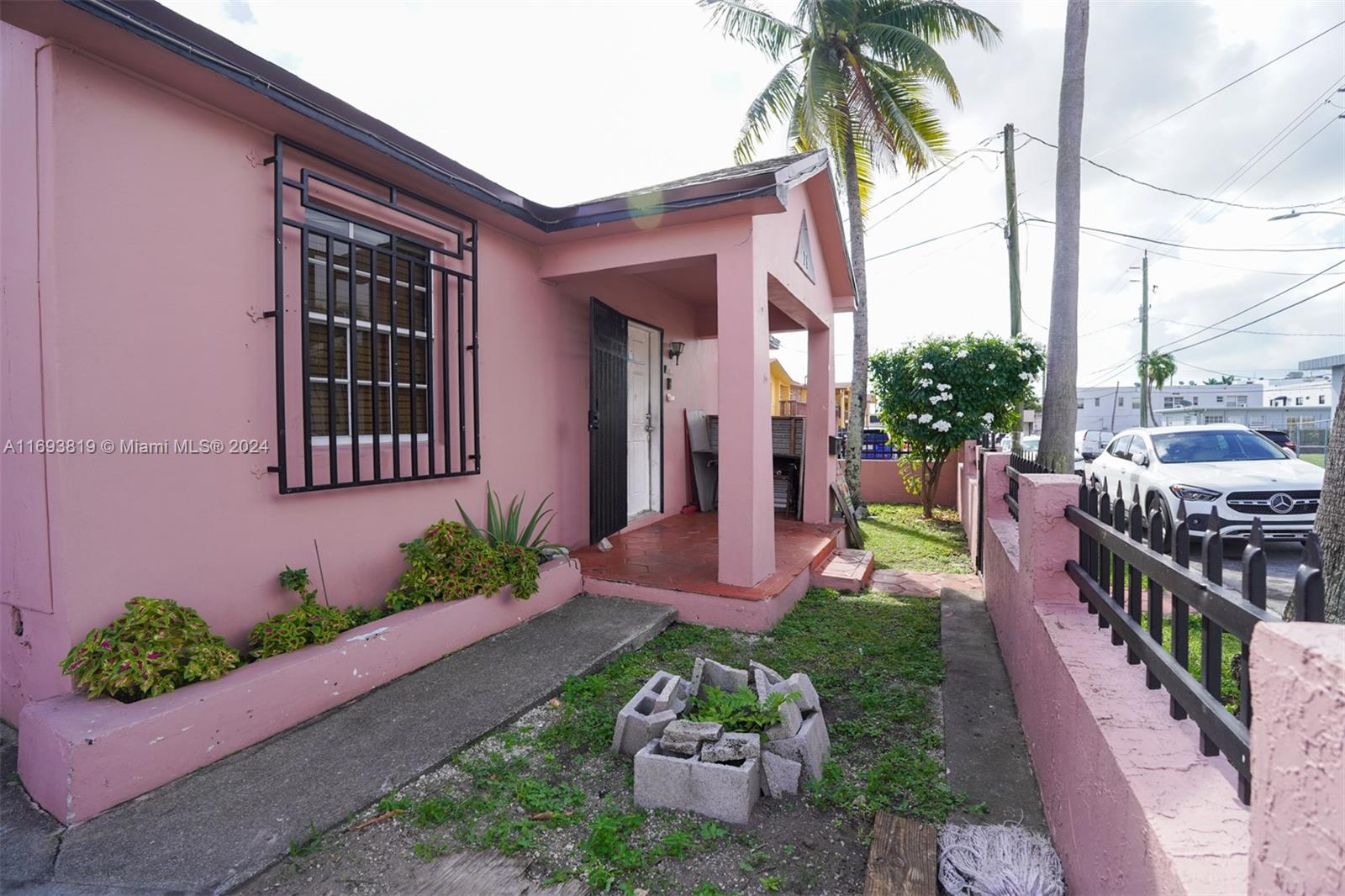 71 NW 18th Ave